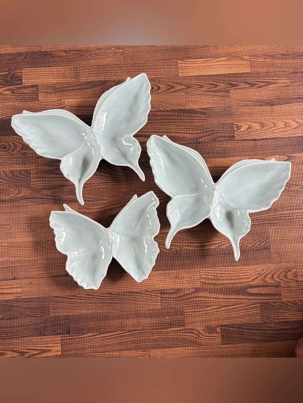 NWT Creative Co-Op Ceramic Butterfly Dishes  Set of 3 in Light Blue